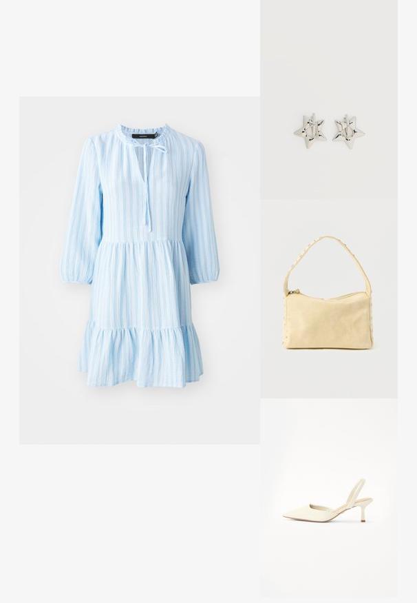 Hellblau gestreiftes Baumwollkleid mit langen Ärmeln, Rüschensaum und gebundenem Ausschnitt. Bietet einen lockeren Schnitt und eine weiche Textur.; Spitz zulaufender Slingback-Absatz aus glattem, elfenbeinfarbenem Material mit dezentem Glanz, ausgestattet mit einem schlanken Absatz und minimalistischem Design.; Kleine beige Ledertasche mit einem einzigen Riemen und silbernen Nieten entlang der Kanten und des Riemens, vor einem schlichten Hintergrund.; Silberne, sternförmige Creolen mit einer glatten, polierten Oberfläche auf weißem, schlichtem Hintergrund.