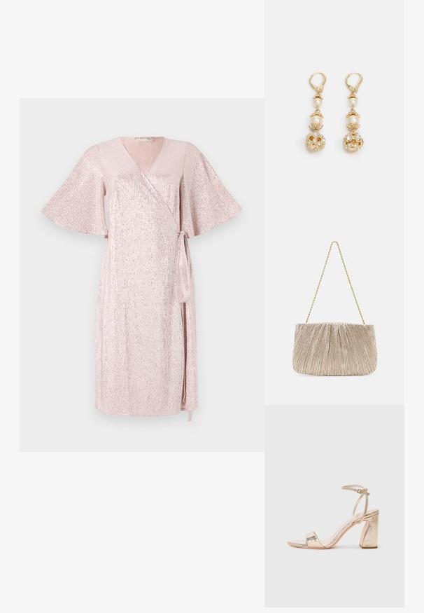 Robe portefeuille rose scintillante avec des manches courtes et larges, décolleté en V, ourlet asymétrique et ceinture assortie à la taille, se distinguant par un tissu texturé.; La sandale à talons hauts en métal doré présente une large lanière sur les orteils, une lanière de cheville réglable et un talon en block texturé.; Sacs à main en tissu métallique plissé avec une chaîne dorée, de forme rectangulaire douce, couleur beige clair, surface texturée et détails froncés.; Boucles d'oreilles dorées avec accents en perles, présentant un design floral orné et embellies de pierres scintillantes. Fermeture clip-on.