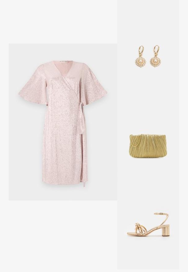 Rosa schimmerndes Wickelkleid mit kurzen, breiten Ärmeln, V-Ausschnitt, asymmetrischem Saum und passendem Bindegürtel in der Taille, aus einem strukturierten Stoff gefertigt.; Goldfarbene metallische Sandale mit Absatz und offenem Zeh, ausgestattet mit einem geflochtenen Vorderdesign und einem Knöchelriemen mit einer Schnalle. Blockabsatz für Stabilität.; Loeffler Randall BRIT PLEATED FLAT - Clutch - gold-coloured; Marchesa ROUND PEARL DROP - Ohrringe - gold-coloured