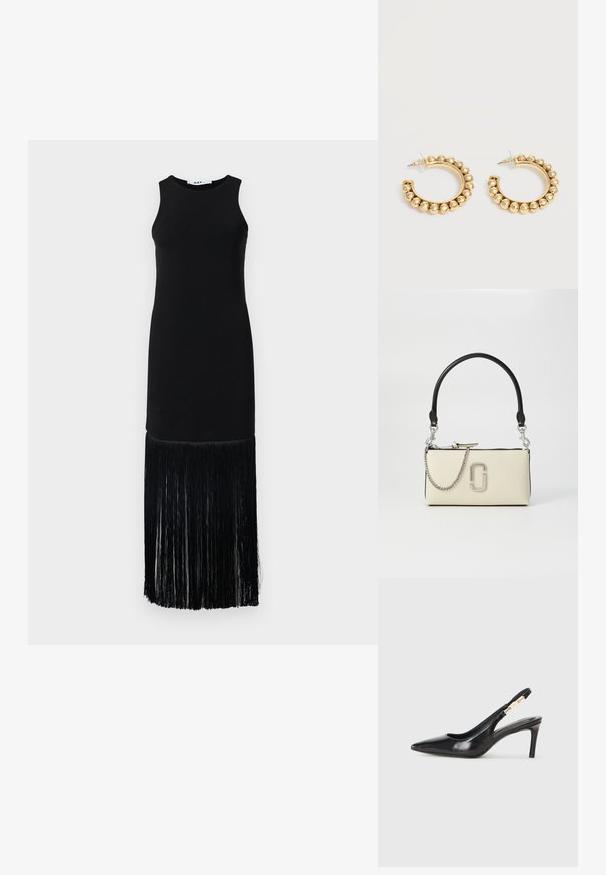 Sort ærmeløs kjole med en tætsiddende top og en lang frynsekant, lavet af glat stof med en struktureret frynse detalje for neden.; Sort læder slingback højhælede sko med spidse tæer, glat overflade og en smal ankelrem med guldfarvede hardware detaljer.; Cremefarvet håndtaske med sort håndtag, sølv kædedetalje og et fremtrædende logo på forsiden. Glat tekstur og lynlåslukning.; Et par guldfarvede creoler med afrundede perle-detaljer langs den ydre kant på en lys baggrund.