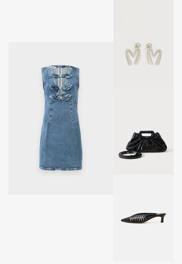 Vestido de denim con silueta ajustada, color azul claro, diseño sin mangas, que presenta tres lazos de tela a lo largo de la apertura delantera.; Zapato mule de cuero negro con punta afilada, diseño de tiras con recortes y tacón bajo tipo kitten sobre fondo blanco.; Bolso pequeño de cuero negro con textura fruncida, asa rectangular y correa de hombro delgada y desmontable colocada al lado.; Par de pendientes de metal plateado con forma de letra M angular y postes redondeados sobre un fondo blanco.