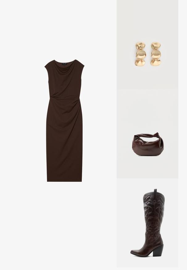Robe marron longueur genou en tissu lisse, avec un décolleté drapé, des manches courtes et des ruchés sur un côté.; Botte de cowboy haute en cuir marron foncé avec motifs décoratifs cousus, bout pointu et talon bloc empilé.; Sac bandoulière en cuir marron foncé avec une forme souple et décontractée et une anse nouée torsadée sur un fond blanc uni.; Boucles d’oreilles pendantes ton or avec trois segments irréguliers, lisses et arrondis empilés verticalement sur un fond clair uni.