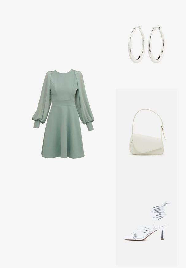 Minzgrünes Kleid mit Ballonärmeln, tailliertem Oberteil und ausgestellten Rock. Hergestellt aus glattem Stoff mit dezenten Nähten und Bündchen.; Silberne, hochhackige Sandale mit dünnen Riemen, die die Zehen überkreuzen, und einer spiralförmigen Fußgelenkumwicklung vor weißem Hintergrund.; Weiße Kunstleder-Handtasche mit einer strukturierten dreieckigen Form, einem verstellbaren Einzelgurt und einem Klappenverschluss mit geschwungenen Akzenten.; Silberne Creolen mit einer glatten, glänzenden Oberfläche. Kreisform, ausgestattet mit einem sicheren Verschluss. Einfaches und elegantes Design.