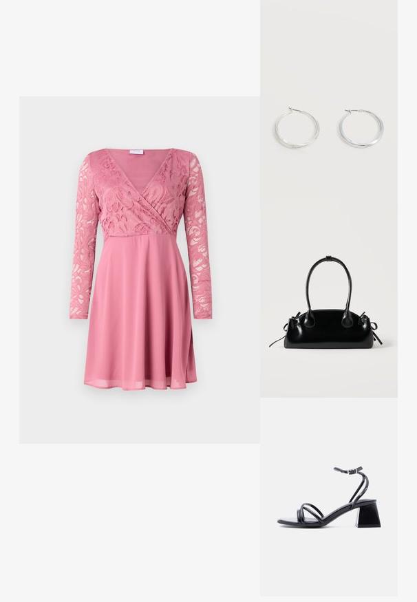 Robe rose avec un corsage en dentelle ajusté, des manches longues, un décolleté en V et une jupe fluide en tissu doux.; Sandale noire à brides ouvertes avec boucle à la cheville et talon bloc, vue de côté sur un fond clair uni.; Petit sac à main noir brillant avec deux longues anses et des détails à cordon sur les côtés sur un fond clair uni.; Boucles d’oreilles créoles en métal argenté avec une surface lisse légèrement incurvée et des fermoirs à clapet sur un fond blanc uni.