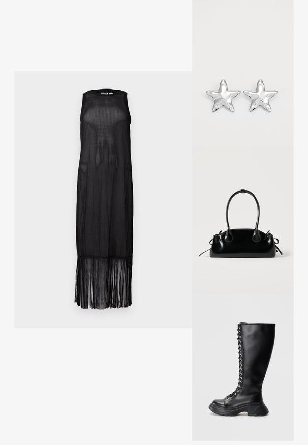 Schwarzes ärmelloses Kleid aus transparenter Mesh-Optik, mit geradem Schnitt und einem fransigen Saum, der dem Design Bewegung verleiht.; Hohe schwarze Leder Schnürstiefel mit dicker Sohle und silbernen Ösen auf einem schlichten hellen Hintergrund.; Kleine schwarze glänzende Handtasche mit zwei langen Griffen und seitlichen Kordelzug-Details vor einfachem hellem Hintergrund.; Silberne sternförmige Ohrringe mit einer polierten, glänzenden Oberfläche. Jeder Ohrring hat fünf Spitzen und dezente Oberflächentexturdetails.