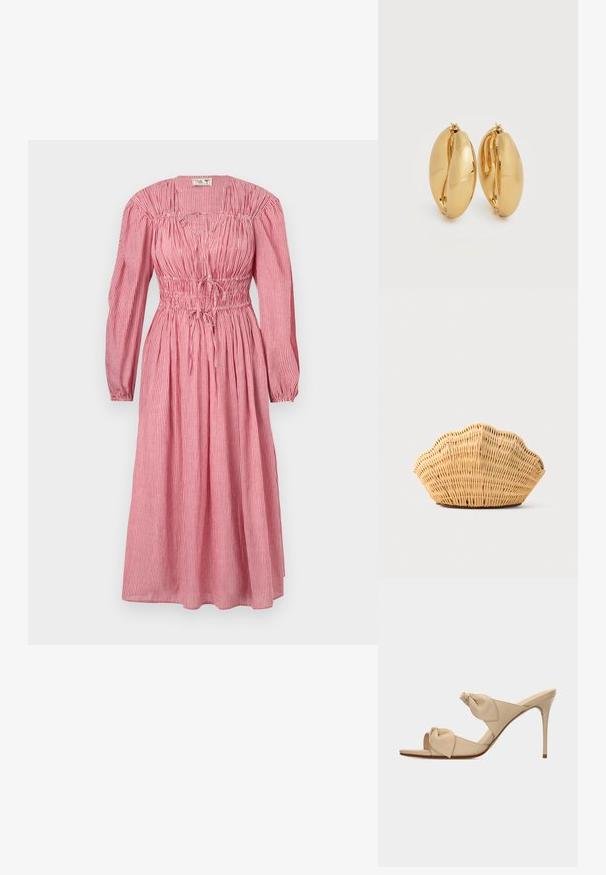 Gestreiftes Midi-Kleid in Rot und Weiß mit langen Ärmeln, gerafftem Oberteil und verstellbarem Bindegürtel in der Taille. Weicher Stoff mit strukturiertem Finish.; Beige offene High-Heel-Pantoffel mit zwei verdrehten Knotenriemen und einem schlanken Stiletto-Absatz vor weißem Hintergrund.; Gewebte Rattan-Handtasche in Form einer Jakobsmuschel mit natürlicher hellbrauner Farbe und abgerundeten, strukturierten Kanten.; Paar polierter Creolen in Goldoptik mit leicht ovalem, klobigem Design und Scharnierverschlüssen auf weißem Hintergrund.