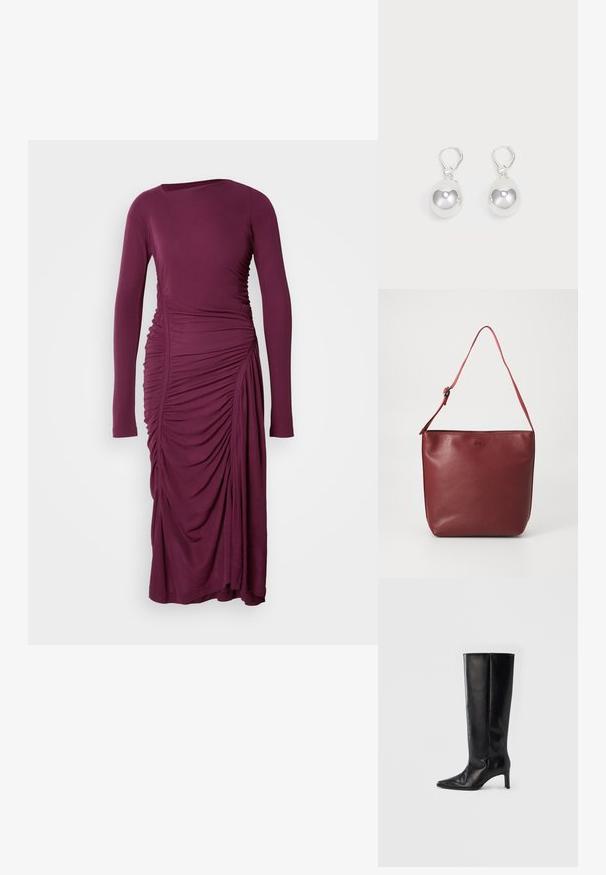 Engansitzendendes langärmliges Kleid in tiefem Mauve, mit einem drapierten Design und geraffter Textur an den Seiten für Dimension und Bewegung.; Schwarze kniehohe Stiefel aus glattem Leder, mit spitzer Zehenpartie und schlankem Absatz, ausgestattet mit einem anliegenden Schaft und minimalistischem Design.; Rote Lederhandtasche mit glatter Textur, rechteckiger Form und einem verstellbaren Trageriemen. Mit einem geprägten Logo auf der Vorderseite.; Silberne Tropfenohrringe mit glatten, runden, reflektierenden Oberflächen, die an Hakenverschlüssen hängen. Der Hintergrund ist reinweiß.