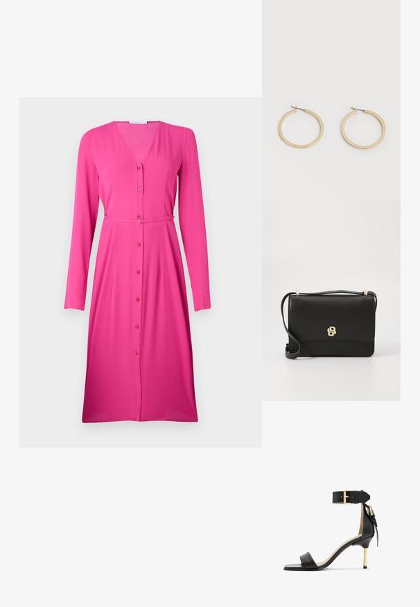 Langharige, roze jurk van een gladde stof. V-halslijn met een knopenrij aan de voorkant en een bijpassende stoffen riem in de taille.; Zwarte leren sandalen met hak en vierkante neus, enkelband met een gouden gesp en een slanke metalen hak. Soepele textuur, minimalistisch ontwerp.; Zwarte leren schoudertas met een gladde structuur, met een gouden logo-accent en een lange verstelbare schouderband. Compacter rechthoekig ontwerp.; Een paar gladde goudkleurige middelgrote creooloorbellen met scharniersluitingen op een effen lichte achtergrond.