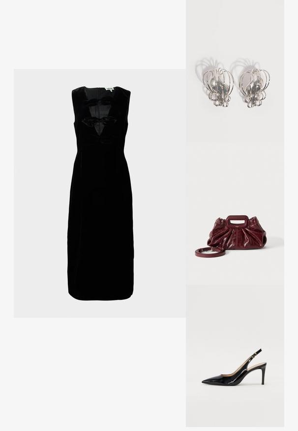 Schwarzes Samtkleid mit ärmellosem Design, runder Ausschnitt und drei strukturierten Schleifenakzenten an der Vorderseite. Mit Reißverschluss hinten.; Schwarz lackierte Slingback-Pumps mit spitzem Zehenbereich, schlankem Absatz und einem subtilen Ausschnittdesign. Verfügt über eine goldene Schnalle am Riemen.; Kleine dunkelrote Ledertasche mit geraffter Textur, rechteckigem Handgriff mit Ausschnitt und abnehmbarem Schulterriemen auf weißem Hintergrund.; Paar silberne Metallohrstecker mit offenem Drahtkäfig-Design und glatten zentralen ovalen Formen, die geschwungene Schatten auf einem weißen Hintergrund werfen.