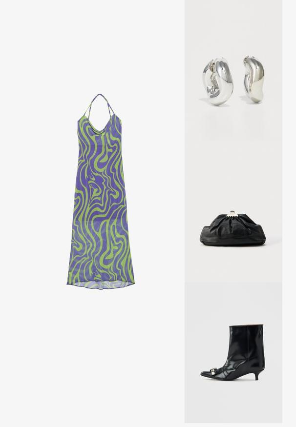 Vestido con patrón de remolinos en púrpura y verde, con escote drapeado y tirantes halter, hecho de una tela ligera, que presenta un diseño largo y fluido.; Bota de cuero negro para el tobillo con punta puntiaguda, tacón bajo tipo aguja y hebilla decorativa plateada en el lateral cerca de la punta.; Bolso de mano de cuero negro con textura recogida, cierre de broche metálico y logo en relieve sutil en el frente. Forma redondeada.; Pendientes escultóricos de plata con formas suaves y curvas y superficies reflectantes. Presentan un diseño de aro cerrado y una forma orgánica distintiva.