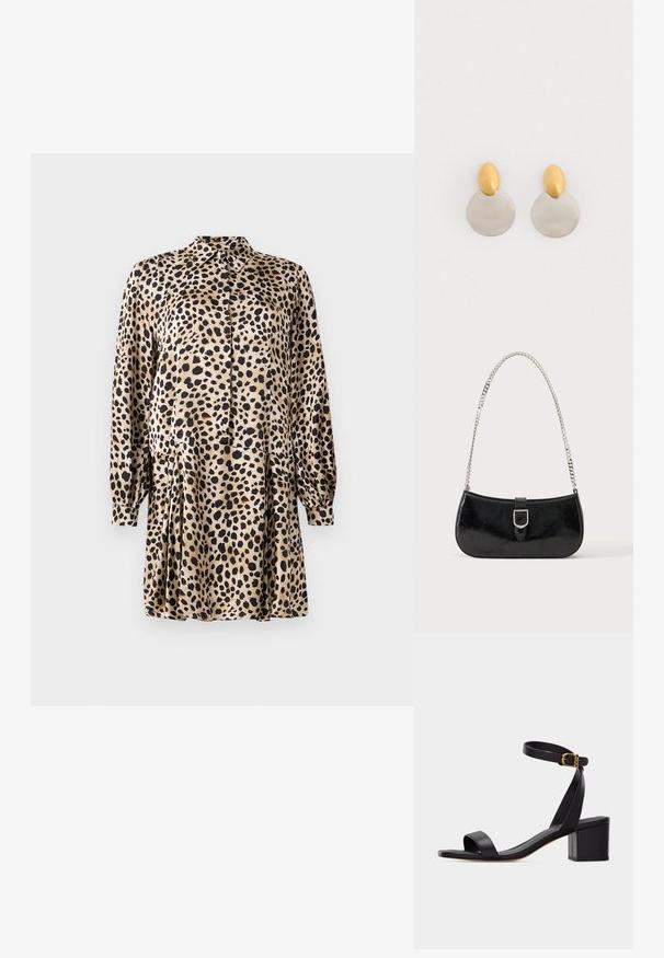 Leopardprint jurk van gladde stof, met een knoopsluiting aan de voorkant, lange mouwen en een geplooide rok met een klassieke kraag.; Zwarte open sandaal met blokhak en enkelbandje met een kleine gouden gesp, zijkantweergave op een effen achtergrond.; Zwarte lakleren schoudertas met een zilveren gespdetail en een zilveren kettingriem, getoond tegen een effen lichte achtergrond.; Gouden en zilveren metalen oorbellen met een ronde schijfbasis en een ovale bovenstuk, gladde textuur en gepolijste afwerking.