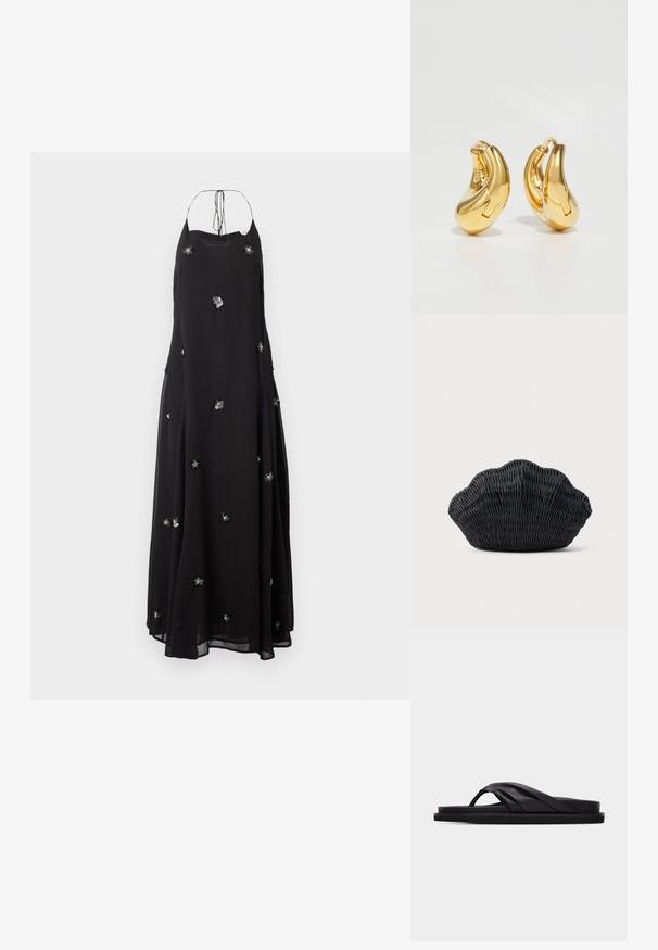 Schwarzes, fließendes Maxikleid aus leichtem Stoff. Hat florale Verzierungen und ein Halterneck-Design mit verstellbaren Bindebändern.; Schwarze flache Sandale mit gepolsterter Kreuzriemen und Zehensteg, minimalistisches Design vor schlichtem hellgrauen Hintergrund.; Schwarze Korbtasche in Muschelform mit gebogenem Oberteil und gewebter Textur auf einfarbigem Hintergrund.; Goldene Creolen mit einer glatten, geschwungenen Form und polierter Oberfläche. Mit einem Verschlussmechanismus und leichten Einkerbungen für Details.