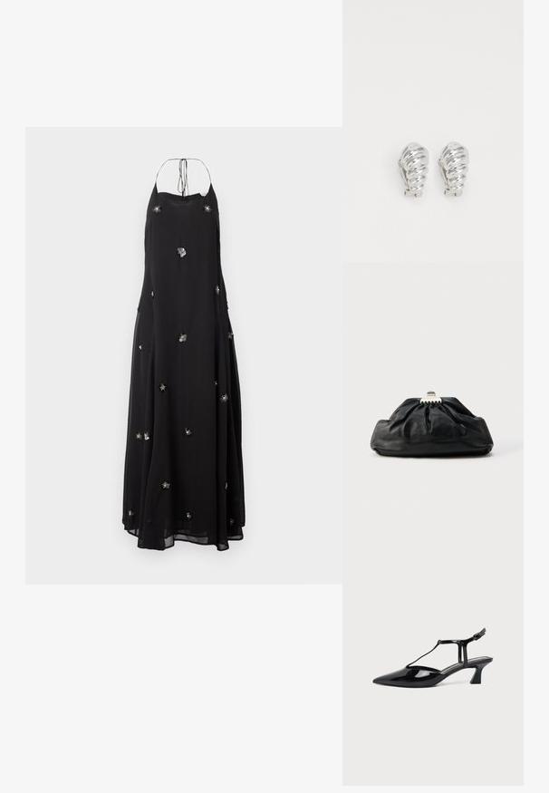 Schwarzes, fließendes Maxikleid aus leichtem Stoff. Hat florale Verzierungen und ein Halterneck-Design mit verstellbaren Bindebändern.; Schwarzer Slingback-Damenschuh aus Lackleder mit niedrigem Absatz, spitzer Spitze und dünnem Riemen mit kleiner Schnalle.; Schwarze Leder-Clutch mit geraffter Textur, Metallverschluss und dezentem, auf der Vorderseite geprägtem Logo. Abgerundete Form.; Silberne Clip-On-Ohringe mit spiralförmigem Design, das eine glatte metallische Textur und abgerundete Formen aufweist. Keine sichtbaren Verzierungen oder Muster.