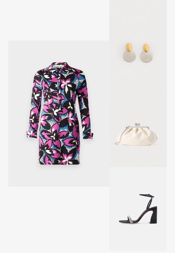Diane von Furstenberg ALARICA DRESS - Hverdagskjole - fishnet floral purple blush; Sort højhælet sandal med ankrem og glitrende rhinstenrem ved tæerne på hvid baggrund.; Cremefarvet stofclutch med et rynket design, sølv metalramme, to dekorative kugler og en sølvkæde som rem.; Guld- og sølvmetalløreringe med en rund skivebund og et ovalt topstykke, glat tekstur og poleret finish.