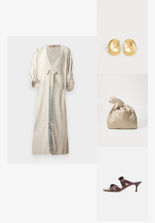 Silkefin, creme kimono-stil morgenkåbe med dyb V-udskæring, bælte i taljen og puffede ærmer. Har et prydet, teal mønster indeni.; Brun vævet læder-sandal med to remme og en lav kittenhæle på en ensfarvet hvid baggrund.; Beige satin taske med knyttet top, der har en blød, glat tekstur og en rund form, designet til at være simpel og elegant.; Guldfarvede stud øreringe med en glat, rund form og en reflekterende overflade, der fremhæver et minimalistisk design uden synlige mønstre.