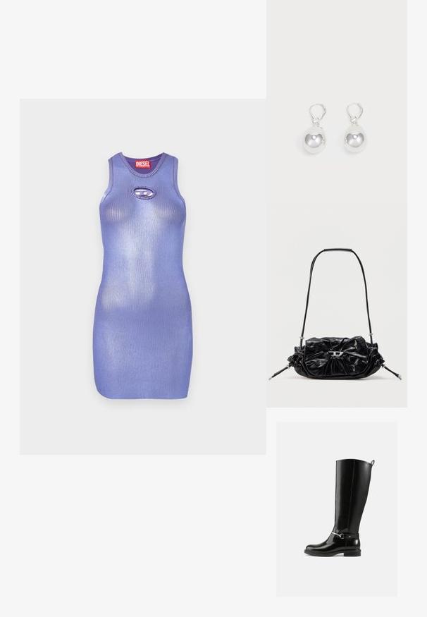 Robe en maille côtelée violette avec un col rond et détail de découpe en forme de clé. Design élégant et cintré. Nom de la marque affiché sur l'étiquette.; Bottes noires montantes en cuir verni, avec un détail de boucle argentée à la cheville et une conception à bout arrondi. Semelle plate.; Sac à main en cuir noir avec un design froncé et un détail en forme de nœud sur le devant. Dispose d'une poignée courte et d'accents de quincaillerie argentée.; Boucles d'oreilles en argent en forme de goutte avec des surfaces lisses, rondes et réfléchissantes, suspendues à des fermoirs à ressort. L'arrière-plan est blanc uni.