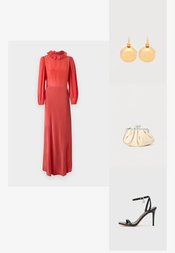 Langærmet koralfarvet kjole med en rynket krave, tætsiddende liv og svajende skørt. Glat stof og subtile glans. Minimalistisk design.; Sort hæl-sandal med smal ankrem, firkantet tå-boks, glat lædermateriale og metalspænde som pynt.; Plisseret beige læderclutch med en sølvmetalramme, der har to runde dekorative låse og en sølvkædetrasporte.; Par af skinnende gyldne julekugleøreringe med krog-lukninger på en ensfarvet hvid baggrund.