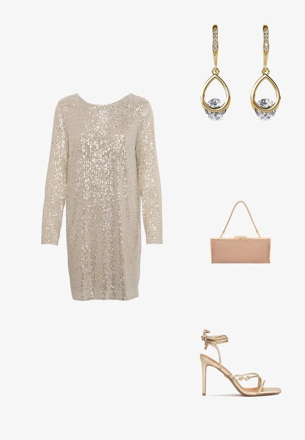 Glinsterende jurk in lichtbeige met lange mouwen en een ronde halslijn, met een textuurpatroon van glanzende, reflecterende pailletten overal.; Gouden metallic hoge hak sandaal met een slanke enkelband, gevlochten voorbanden en een vierkante neus. Hoge kwaliteit leren textuur.; Metalen roségouden clutch tas met een gestructureerd gaasoppervlak, goudkleurige hardware en een dunne, gevlochten schouderriem.; Gouden druppeloorbellen met ronde, heldere edelstenen aan de basis. Gelaagd bovenstuk met kleine, ronde accenten langs de ring.