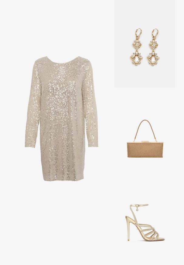 Glinsterende jurk in lichtbeige met lange mouwen en een ronde halslijn, met een textuurpatroon van glanzende, reflecterende pailletten overal.; Gouden hoge hakken sandalen met meerdere kralen-omzoomde banden en een enkelbandje, met een gladde metallic afwerking en een puntige neus.; Metalen gouden clutch tasje met een geweven tan textuur, voorzien van een korte handgreep en een klipsluiting, rechthoekige vorm. Lichtgewicht ontwerp.; Gouden hangoorbellen met een clusterontwerp, versierd met ronde en druppelvormige heldere kristallen, die zich kenmerken door ingewikkelde details.