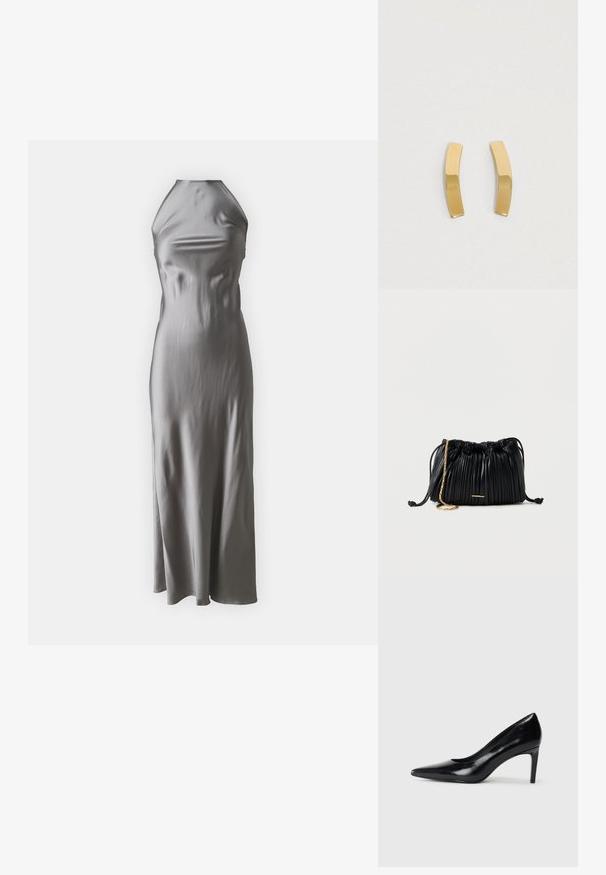 Vestido halter de satén en gris claro, con un corpiño ajustado y una falda de línea A fluida, con una textura suave y un diseño minimalista.; Zapato de tacón alto de cuero negro con punta afilada, textura suave y tacón en forma de cono. Diseño minimalista, sin adornos adicionales.; Bolso de mano negro de cuero plisado con cordón ajustable, cadena dorada como asa y un pequeño detalle horizontal dorado en la parte frontal.; Pendientes de metal en tono dorado con un diseño curvado y alargado. La superficie es lisa y pulida, presentando un estilo minimalista.