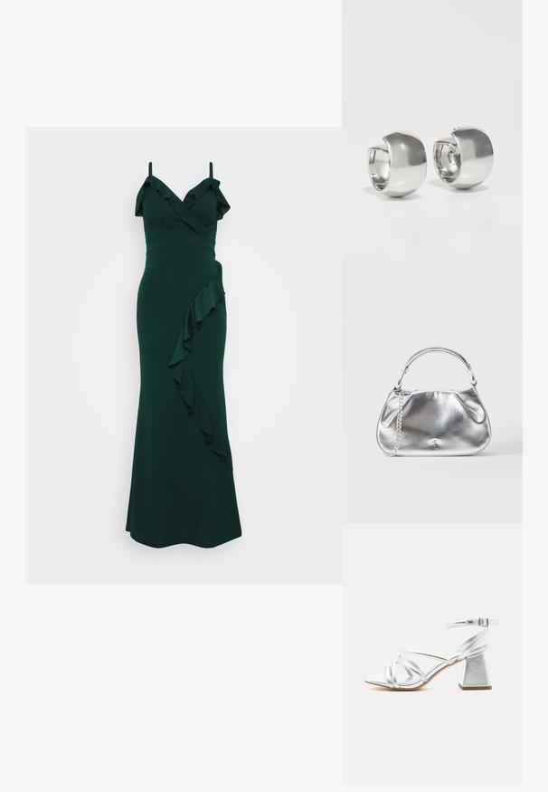 Vestido verde esmeralda con tirantes, escote con volantes y un volado que cae por un lado. Hecho de una tela suave, diseño ajustado al cuerpo.; Sandalia plateada con tiras, tacón cuadrado y correa con hebilla en el tobillo, punta abierta y suela lisa sobre fondo blanco liso.; Pequeño bolso metálico plateado con un asa corta y un detalle de correa de cadena sobre un fondo blanco liso.; Uncommon Matters SCULPTURAL LARGE CREOLE - Pendientes - silver-coloured