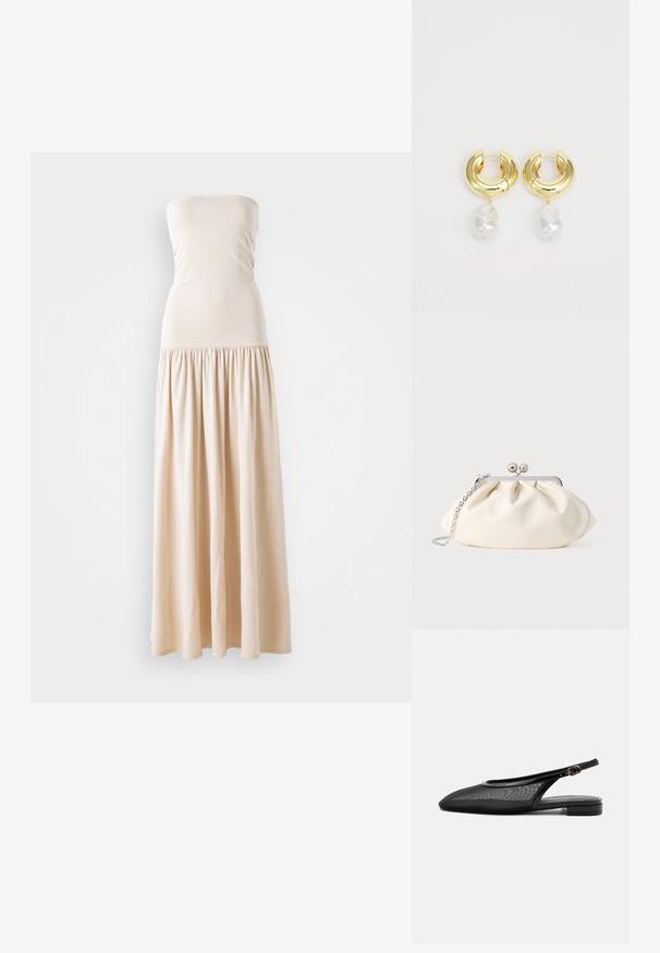 Beige strapless maxikleed met een aansluitend lijfje en een vloeiende, geplooide rok, gemaakt van zacht stof, met een gladde textuur over het hele oppervlak.; Zwarte slingback platte schoen met puntige neus, mesh bovenwerk, verstelbare gespsluiting en lage gestapelde hak op witte achtergrond.; Crèmekleurige stoffen clutch met een geplooid ontwerp, een zilverkleurig metalen frame, twee decoratieve balletjes en een zilveren kettingriem.; Gouden hoepel oorbellen met een gepolijste afwerking, voorzien van een hangende irregular gevormde witte parelaccent. Circulair ontwerp, gladde textuur.