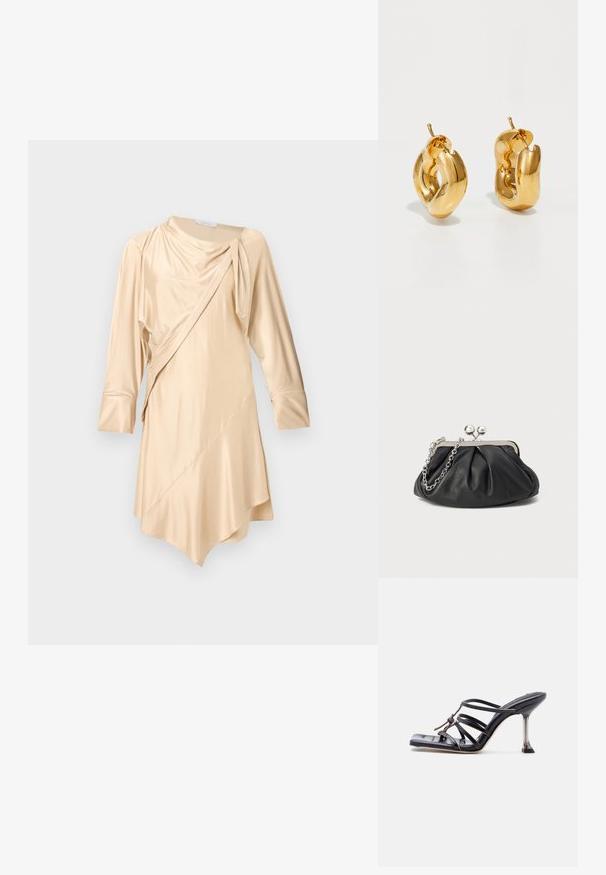 Rabanne Robe de soirée - skin nude; Sandale à talon haut noire avec brides fines, bout carré et talon stiletto mince, présentant des brides qui se croisent et un nœud décoratif sur le dessus.; Porte-monnaie en cuir noir avec texture froncée, cadre en métal argenté, fermeture à verrouillage kiss-lock et bandoulière en chaîne. Surface lisse et douce.; Boucles d'oreilles créoles en or massif avec un design tubulaire légèrement tordu et des fermoirs à tige sur un fond blanc.