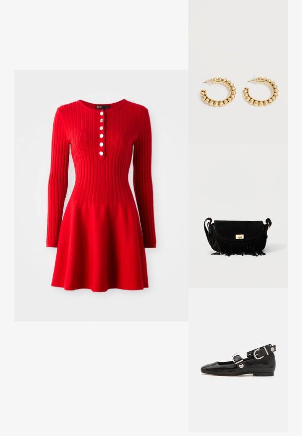 Robe en tricot côtelé rouge avec manches longues, corsage ajusté et jupe évasée. Présente un col rond et cinq boutons blancs à l'avant.; Ballerine en cuir verni noir avec un bout carré, sangle de cheville avec des détails en métal argenté et semelle plate. Texture lisse avec un design minimaliste.; Sac bandoulière en daim noir avec fermoir doré, sangle réglable et détail à franges le long du bord inférieur sur un fond uni.; Paire de boucles d’oreilles créoles dorées avec des détails de perles arrondies le long du bord extérieur sur un fond clair.