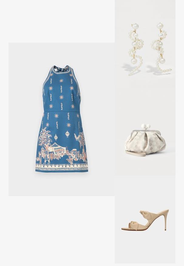 Blå halterneck-kjole med fersken- og hvide solmotiver samt en detaljeret ørkenmarkedsscene langs den nederste kant.; Beige åben tå højhælet mule-sandal med to snoede knudestrimler og en slank stilet-hæl på hvid baggrund.; Lille beige clutch- taske med tekstureret prikket stof, sølvramme, rund hvid lukning og aftagelig håndledsrem på ensfarvet baggrund.; Hvide perleøreringe med et snoet design, der har varierende størrelser af perler og guld accenter. Glat overflade og elegant form.