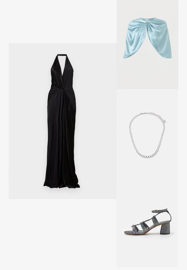 Sort satin halterneck kjole med dyb V-udskæring, snoet frontdetalje og gulvlængde, flydende nederdel. Glat tekstur og minimalistisk design.; Mansur Gavriel DAY DREAM - Sandaler - glitter; Lyseblå satinshal med en snoet knudedetalje i midten, der skaber draperede folder mod en ensfarvet baggrund.; Sølvfarvet halskæde med en række runde, klare sten, der er tæt sat sammen med en lobsterlås.
