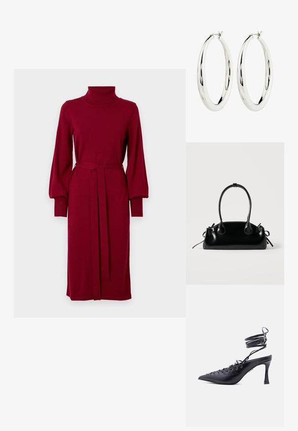 VILA Knitted VIAMANDA Turtleneck - Gebreide jurk - cabernet; Zwarte pumps met puntige neus, hoge hak, en een enkelbandje dat om de enkel wikkelt, voorzien van meerdere oogjes voor veters aan de voorkant.; Kleine zwarte glanzende handtas met twee lange hengsels en zijkant trekkoord details op een effen lichte achtergrond.; Zilveren creool oorbellen met een gladde, reflecterende oppervlak. Ronde, grote vorm met een veilige sluiting aan de bovenkant. Gepolijste afwerking toont de glans.