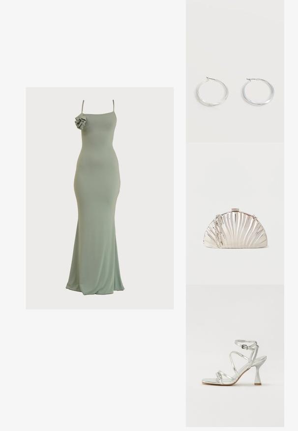 Mintgroene, getailleerde maxi-jurk met een rechte halslijn en dunne bandjes. Heeft een ruchesaccent op de linkerschouder. Zachte, gladde stof.; Zilveren sandaal met hoge hakken, gekenmerkt door meerdere kruislingse banden, een gespsluiting bij de enkel en een sculpturale hak, met een glanzende metallic afwerking.; Metalen zilveren clutch in de vorm van een schelp met een zilveren kettingriem losjes aan de zijkant gehangen.; Zilverkleurige metalen creolen oorbellen met een glad, licht gebogen oppervlak en sluitingen met haaksluiting op een effen witte achtergrond.