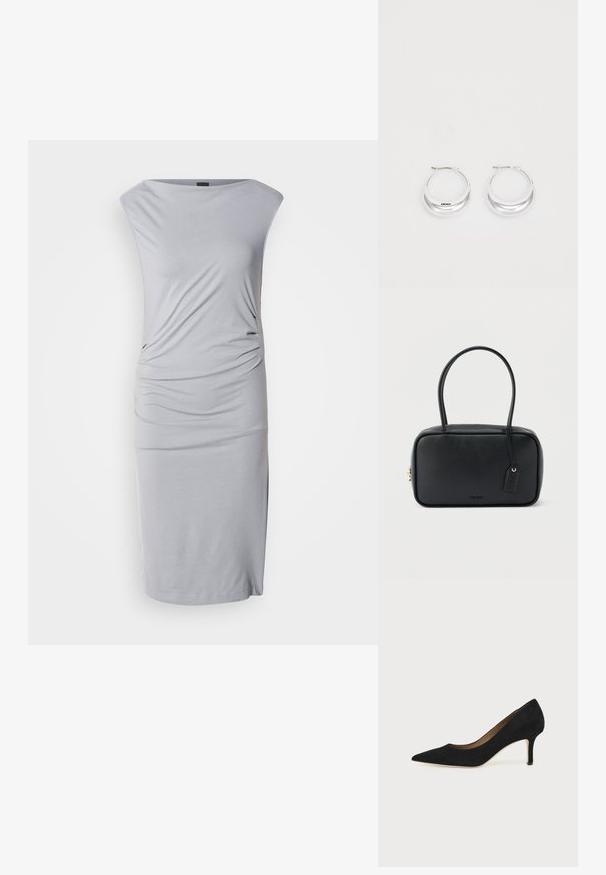 Vestido midi gris de punto con escote relajado, lados drapeados y silueta ajustada. Textura suave con un acabado liso y aberturas laterales.; Salón de ante negro con punta puntiaguda, tacón de aguja delgado de altura media y diseño de corte bajo sobre un fondo liso.; Bolso rectangular negro con asas dobles redondeadas, cremallera dorada y logo "HUGO" en relieve en el frente con etiqueta de cuero adjunta.; Pendientes de aro de plata con un acabado pulido y la marca DKNY, exhibidos sobre un fondo blanco liso.