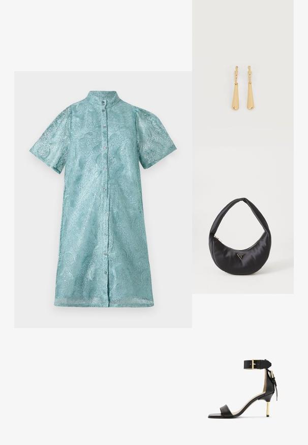 Kurzarm-Hemdblusenkleid aus schimmerndem hellblauen Stoff mit strukturiertem Muster, ausgestattet mit einem Stehkragen und einer Knopfleiste vorne.; Schwarze Leder-Absatzsandale mit quadrater Zehenform, Fesselriemen mit einer goldenen Schnalle und einem schlanken, metallischen Absatz. Glatte Textur, minimalistisches Design.; Schwarze Satin-Handtasche mit geschwungener Form, ausgestattet mit einem Reißverschluss und einem dreieckigen Metallsymbol auf der Vorderseite. Glatte Textur und elegantes Design.; Ohrhänger in Gold-Ton mit glatten, länglichen Tropfenanhängern, die an kleinen Creolenverschlüssen hängen, auf weißem Hintergrund.