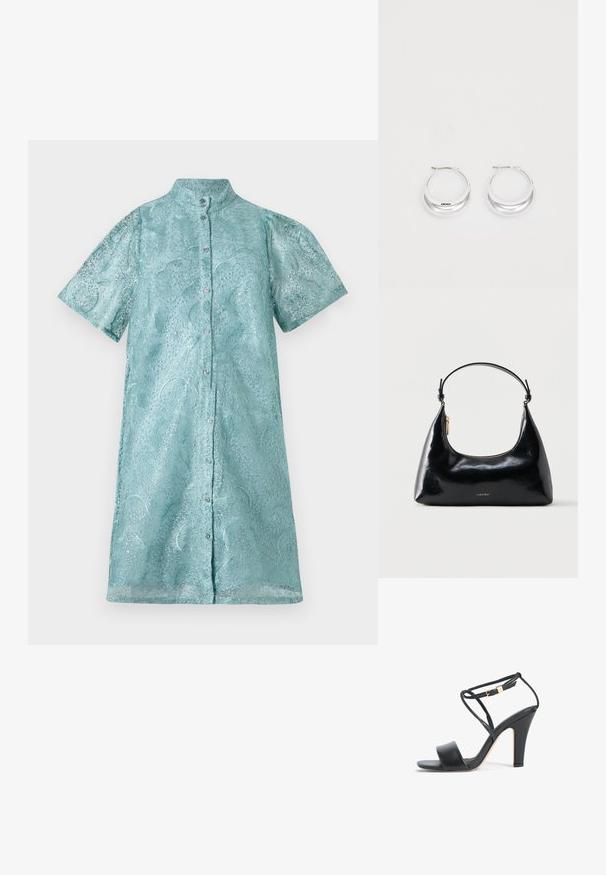 Kurzarm-Hemdblusenkleid aus schimmerndem hellblauen Stoff mit strukturiertem Muster, ausgestattet mit einem Stehkragen und einer Knopfleiste vorne.; Schwarze Sandale mit hohem Absatz, dünnem Knöchelriemen, goldener Schnalle, offenem Zehenbereich und Blockabsatz, seitlich auf weißem Hintergrund dargestellt.; Schwarze, glänzende Calvin Klein Handtasche mit goldfarbenem Reißverschluss und kurzem Trageriemen vor schlichtem weißem Hintergrund.; Silberne Creolen mit glänzender Oberfläche und DKNY-Logo, vor einem schlichten weißen Hintergrund präsentiert.