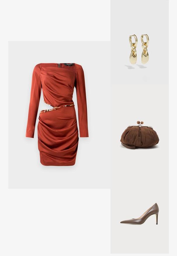 Robe rouge à manches longues avec une finition texturée. Présente un design en tissu drapé, une fermeture éclair sur le côté et un accent décoratif en perles à la taille.; Chaussure à talon haut en cuir marron à bout pointu avec un talon aiguille fin et une finition lisse sur un fond clair.; Petit sac poignet en daim marron doux avec cadre en métal argenté et boules rondes marron de fermeture sur fond clair uni.; Boucles d'oreilles en or en forme de créoles, avec un design en maillons et des accents lisses en forme de goutte d'eau. Fini réfléchissant qui améliore l'attrait visuel.