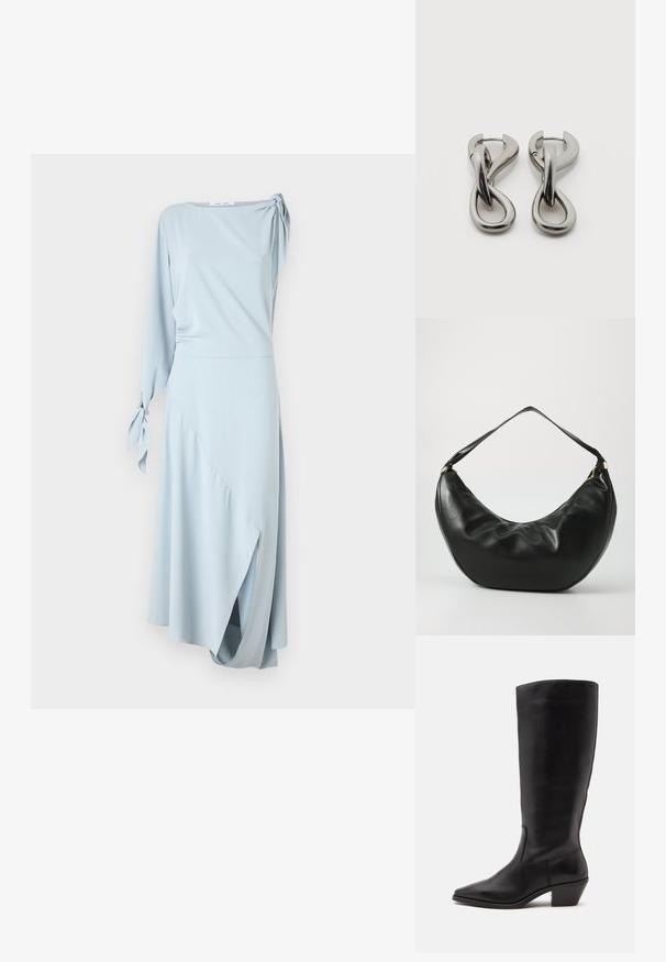 Robe bleu clair, une manche longue avec un accent noué, ourlet asymétrique, texture douce et design de drapé lisse.; Botte en cuir noire mi-mollet avec un bout pointu et un talon bas incliné sur un fond clair uni.; Sac à épaule en cuir noir, de forme courbée, avec une texture douce et une seule sangle; il comporte une fermeture éclair dorée et un logo discret.; Paire de boucles d'oreilles en métal argenté avec un motif abstrait d'anneaux entrelacés sur fond blanc.
