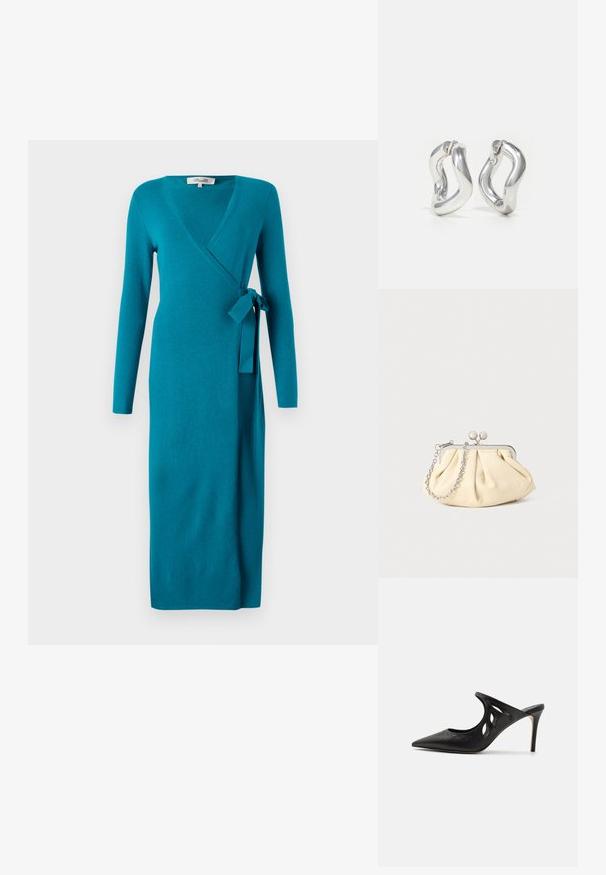 Diane von Furstenberg ASTRID WRAP DRESS - Strikkjoler - teal; Sorte læder højhælede mules med spids tå, udskåret sideskærm og glat tekstur. Stiletthæl og subtil syning.; Plisseret beige læderclutch med en sølvmetalramme, der har to runde dekorative låse og en sølvkædetrasporte.; Sølv øreringe i hoop-design med snoet mønster. Runde kanter og blank finish. Åbne lukninger for nem brug. Glat tekstur over det hele.