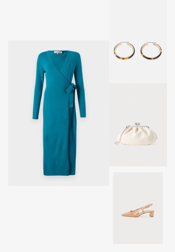Diane von Furstenberg ASTRID WRAP DRESS - Kampsunkleit - teal; Läikiv beež ümber kinnitatav king madala plokktallaga, terava varbaga ja reguleeritava külgmise pandlaga, täiesti ühtlasel taustal.; Kreemjas kangast klapp, millel on kokkupandud disain, hõbedane metallraam, kaks dekoratiivset palli ja hõbedane kett-õlarihm.; Kuldtooni hoop-kõrvarõngad, millel on kilpkonnamustriga vaikserv äär, omavad siledat viimistlust ja elegantselt ümarat kuju.