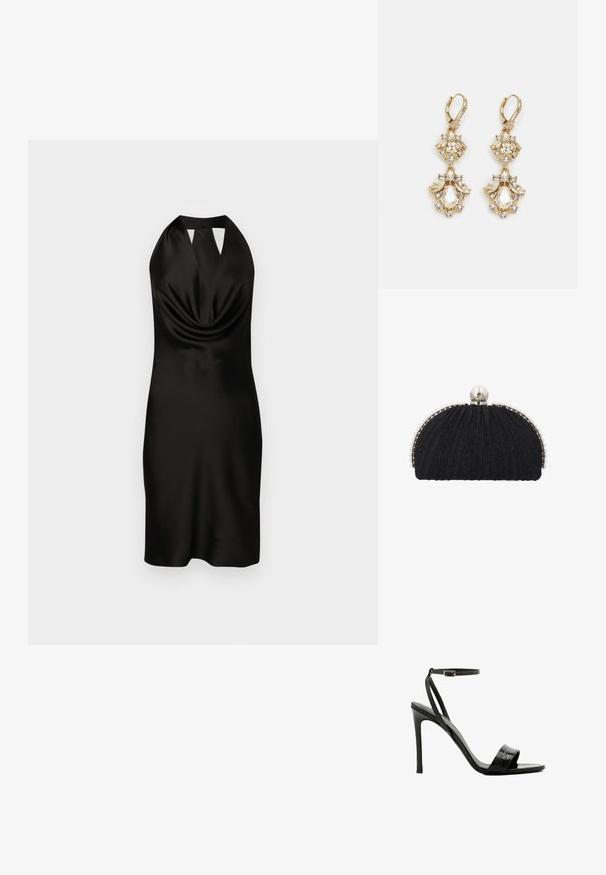 Schwarzes Satin-Halterkleid mit drapiertem Vorderteil, figurbetonendem Schnitt und Ausschnitt-Detail am Kragen, das bis zur Mitte des Oberschenkels reicht.; Schwarze, hochhackige Sandalen mit Krokodilprägung, offener Zehenpartie und dünnem, verstellbarem Knöchelriemen. Schlanker Absatz und minimalistisches Design.; Schwarze Abend-Clutch mit strukturiertem Stoff, eingefasst von einer Reihe kleiner Perlen und einem großen Perlenverschluss oben.; Ohrringe mit Gold-Finish im Design eines Clusters, das runde und tropfenförmige klare Kristalle zeigt und aufwendige Details präsentiert.