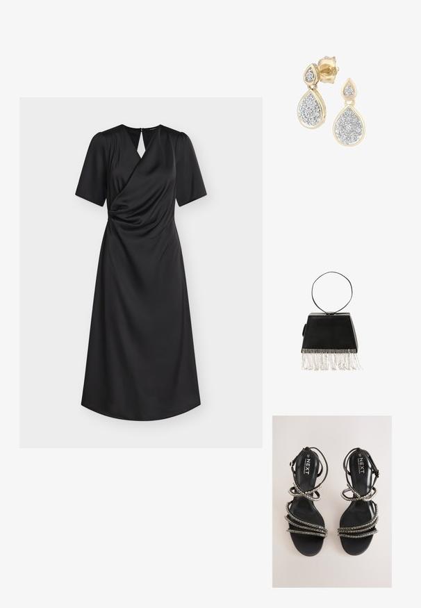 Robe midi noire à manches courtes, corsage style portefeuille, léger froncé à la taille et ouverture dos en forme de goutte avec fermeture par bouton.; Sandales noires à brides avec accents métalliques. Dotées d'une semelle intérieure à texture lisse et de plusieurs brides ornées créant un effet superposé.; Sac à main en cuir noir avec une surface texturée, de forme pyramidale, et un détail en frange argentée en bas. Dispose d'une poignée circulaire.; Boucles d'oreilles en forme de goutte d'eau présentant un cadre doré avec des accents en argent, ornées de plusieurs petites pierres rondes étincelantes disposées de manière décorative.
