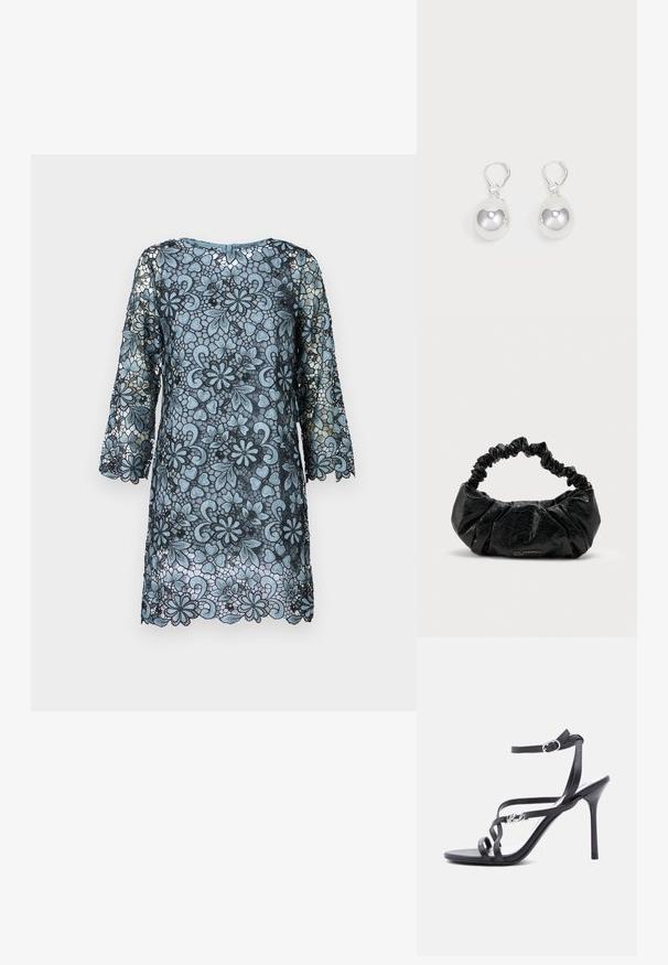 Blå blondekjole med trekvartærmer, blomsterprint, bølget kant og rund halsudskæring. Gennemsigtigt stof med teksturkontrast.; Sort højhælet sandal med tynde stropper, ankelspænde og en metal-logo detalje på siden af stroppen, sat mod en hvid baggrund.; Sort tekstureret læderhåndtaske med samlet elastikhåndtag og diskret "Karl Lagerfeld Jeans" logo foran nederst i midten.; Sølv dråbeøreringe med glatte, runde, reflekterende overflader hængende fra svingelukkede låse. Baggrunden er helt hvid.