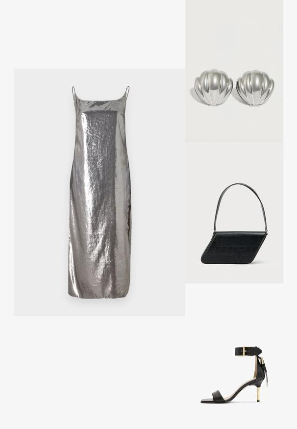 Sølvmetallic slipkjole med tynde stropper, glat tekstur og lige silhuet, der har en subtil glans og minimalistisk design.; Sort læder hæl sandal med firkantet tå, ankelrem med en guldbuckle og en slank metallisk hæl. Glat tekstur, minimalistisk design.; Sort skuldertaske i læder med trekantet form, præget logo og en enkelt justerbar rem. Minimalistisk design med glat tekstur.; To sølvfarvede kompakte spejle formet som muslingeskaller med ribbede detaljer, placeret side om side på en hvid baggrund.