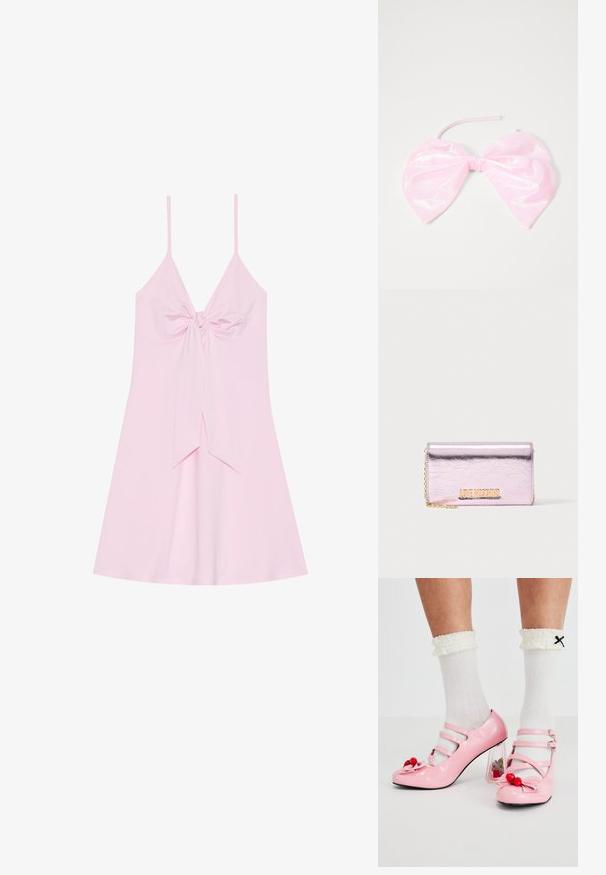 Vestido rosa sin mangas con un detalle de nudo en el frente y falda acampanada. Fabricado con un tejido suave de textura lisa. Tirantes finos ajustables.; Tacones de charol rosa con punta redondeada, tres tiras y adornos de cereza. El tacón bloque transparente presenta acentos florales. Calcetines blancos con relieve.; Bolso clutch Love Moschino metálico rosa con cadena dorada y letras doradas del logo en la parte delantera.; Accesorio para el cabello de color rosa y brillante con forma de gran lazo, con una textura suave y una delgada correa para asegurarlo en su lugar.
