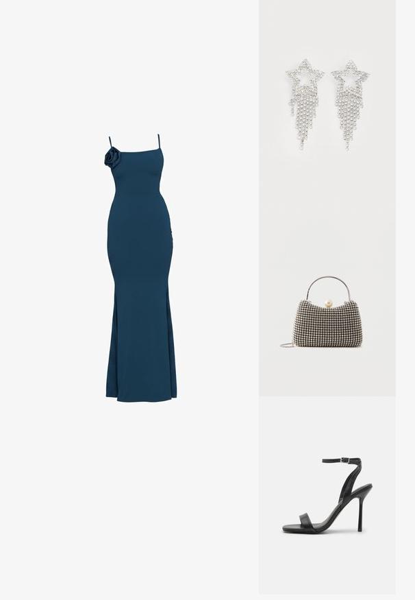 Robe bleu marine longue jusqu'au sol sans manches avec fines bretelles et détail d'une fleur en tissu sur l'épaule gauche, silhouette ajustée.; Sandale à talons hauts noire avec une fine sangle au niveau de la cheville et deux bandes à l'avant. Fabriquée en cuir lisse avec un bout pointu élégant et un talon aiguille.; Petit sac à main avec motif à carreaux argenté, poignée incurvée, grande fermeture à perle et une fine bandoulière en chaîne argentée sur un fond uni.; Boucles d'oreilles en strass en forme d'étoile avec des détails de franges en cascade, présentant une teinte argentée et une surface brillante et réfléchissante. Forme d'étoile avec un design complexe.