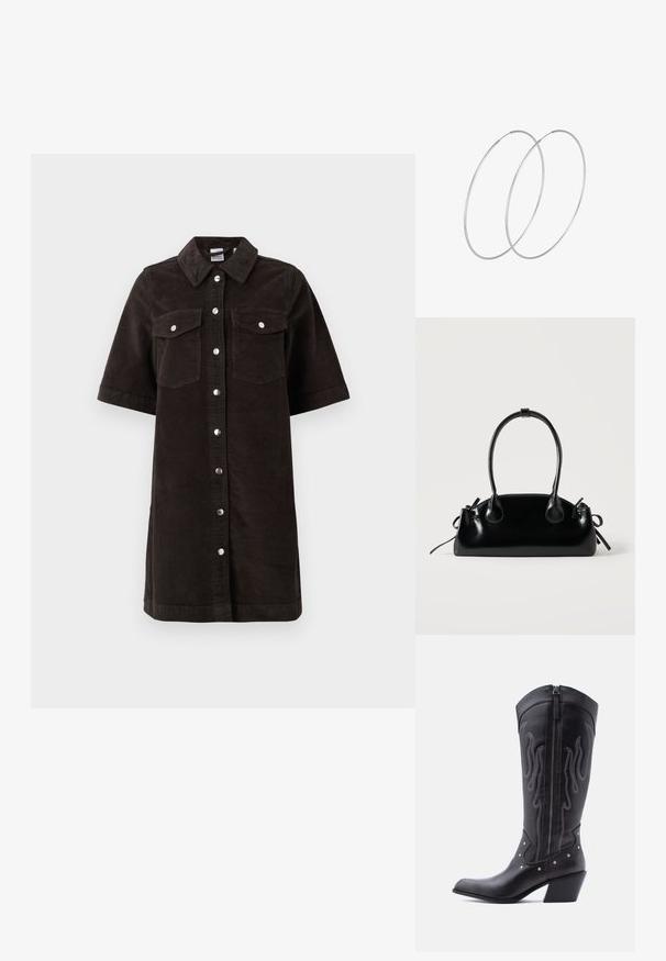 Vestido camisa de pana negra con cuello, mangas cortas y dos bolsillos en el pecho. Presenta botones a presión plateados en el frente y un corte recto.; Botas vaqueras de cuero negro con puntera puntiaguda, costuras visibles, detalles de tachuelas plateadas y cierre de cremallera en el lado interior.; Pequeño bolso negro brillante con dos asas largas y detalles de cordón lateral sobre un fondo claro liso.; Pendientes de aro plateados con un diseño minimalista. Forma circular, textura suave y perfil delgado. Livianos con un acabado pulido.
