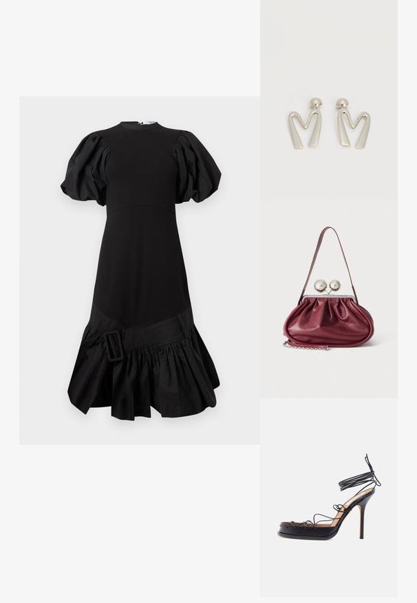 Robe noire avec manches bouffantes, corsage structuré et ourlet froncé à volants. Présente un accent de boucle latérale à la taille. Fabriquée en tissu lisse.; Sandale noire à talon haut avec des fines lanières en cuir entourant le pied et la cheville, dotée d'un talon aigu en forme de stiletto.; Petit sac à main en cuir bordeaux avec des détails froncés, une fine bandoulière et une fermeture argentée comportant deux gros boutons ronds.; Paire de boucles d'oreilles en métal argenté en forme de lettre M angulaire avec des tiges arrondies sur fond blanc.