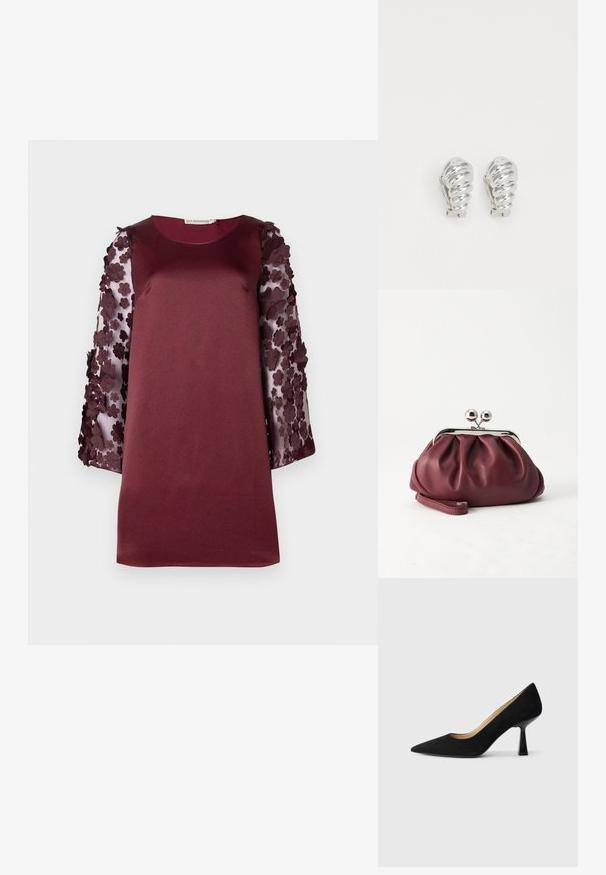 Robe bordeaux avec un devant en tissu lisse et des manches transparentes ornées d'appliqués floraux dans des nuances de bordeaux plus foncées. Encolure ronde.; Pompe à talons hauts en suède noir avec un bout pointu, dotée d'un talon bloc noir brillant et d'une doublure intérieure lisse.; Petit sac pochette en cuir bordeaux avec fermoir métallique argenté et bracelet sur fond blanc.; Boucles d'oreilles en clip argentées avec un design en spirale, présentant une texture métallique lisse et des formes arrondies. Pas d'embellissements ou de motifs visibles.