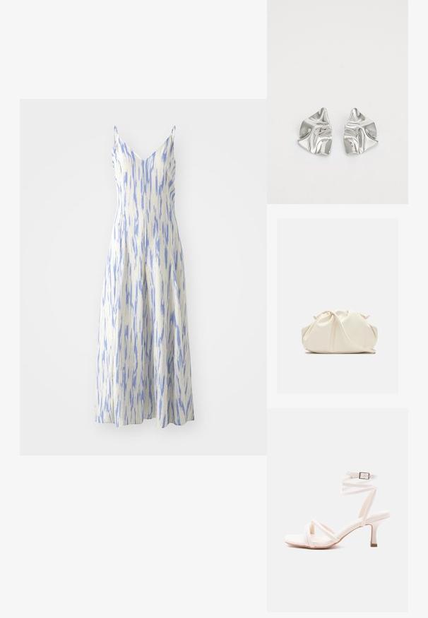 Mouwloze midi-jurk met een V-hals, gemaakt van een gestructureerde witte stof met blauwe verticale strepen, met een uitlopende silhouet.; Witte sandaal met hak, voorzien van een voorzijde met bandjes, een enkelriempje met gesp en een smalle hak van gemiddelde hoogte, afgebeeld op een effen achtergrond.; Zachte, crèmekleurige leren clutch met geplooid, gerimpeld ontwerp en een dunne schouderriem die vooraan op een effen achtergrond ligt.; Zilveren metalen oorbellen met een golvend, sculpturaal ontwerp, voorzien van een gepolijste afwerking en onregelmatige vormen, die een hedendaagse esthetiek benadrukken.