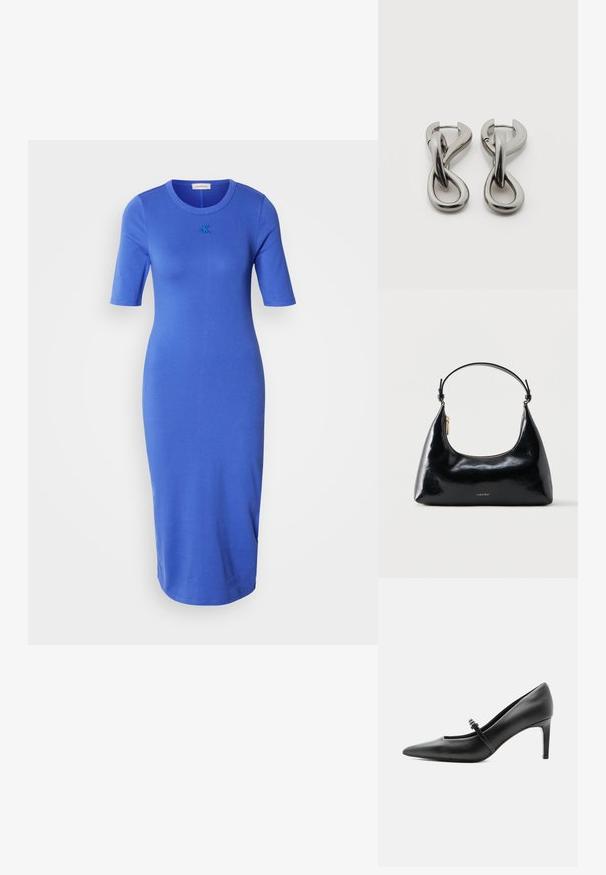 Vestido azul de corte recto con mangas cortas y escote redondo, que presenta un pequeño logo bordado en el pecho. Diseño sencillo y elegante.; Zapato de tacón alto de cuero negro con punta puntiaguda, con tira fina y hebilla sobre el empeine, sobre fondo claro y neutro.; Bolso negro brillante de Calvin Klein con cremallera dorada y correa corta sobre un fondo blanco liso.; Par de pendientes de metal con acabado plateado y diseño abstracto de bucles entrelazados sobre un fondo blanco.